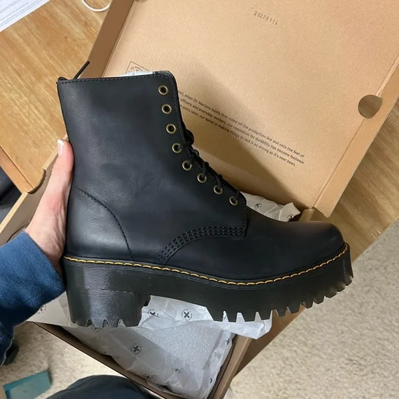 Dr Martens Shriver Hi Burnished Wyoming- Black - Picture 1 of 8